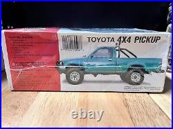 1992 Lindberg Toyota 4X4 Pickup Truck Vintage Model Kit #72506 COMPLETE