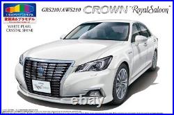 Aoshima 1/24 Prepainted Model Series SP Toyota Crown Royal Saloon G White Pearl