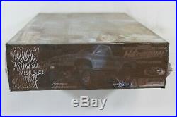 Aoshima Bluefin 1995 Toyota Long Bed Truck 124 Scale Model Kit #035894 2200