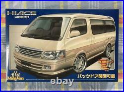 Aoshima Plastic Model Kit Toyota Hi-Ace Wagon1/24 Scale 1999 Type White