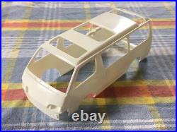 Aoshima Plastic Model Kit Toyota Hi-Ace Wagon1/24 Scale 1999 Type White
