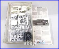 Fujimi 10128 1/16 Toyota 2000Gt Plastic Model Kit