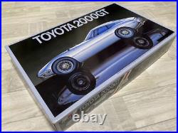 Fujimi TOYOTA 2000GT 1/16 Model Kit #17597