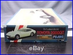 Fujimi Toyota 2000GT Enthusiast 1/16 Scale Car Model Kit Display