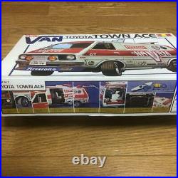 Gunze Toyota Town ACE Racing VAN 1/24 Model Kit #21416