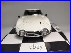 JDM Historic Car LEGEND TOYOTA 2000GT Aoshima Assembled Model Kit Scale 124