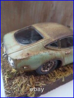 JDM Vintage Car Legend TOYOTA 2000GT Barn Find Junk Yard Diorama Model Kit 132