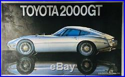 Toyota 2000 GT 1/16 scale plastic model manufactured by FUJIMI