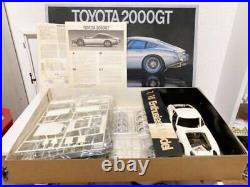 Toyota 2000 GT plastic model manufactured by Fujimi out of print kit 1/16 scale