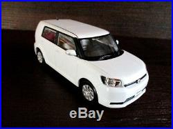 Toyota Corolla 1/30 scale LUMION minicar White Pearl Crystal Shine